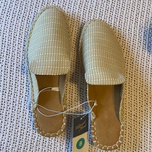 Universal Thread, cream, size 8, brand new